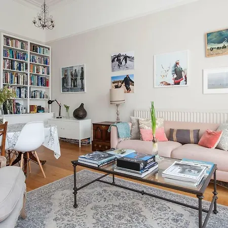 Beautiful Georgian In Clifton Village Apartment