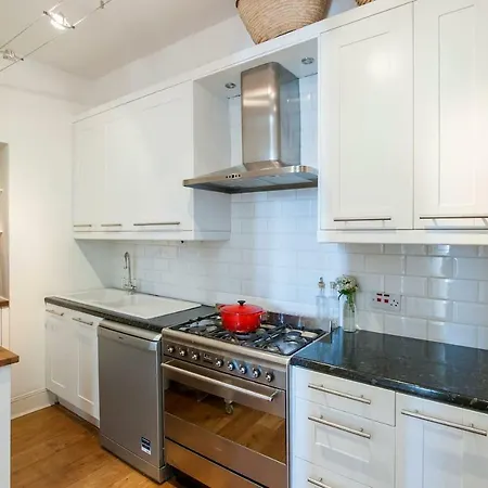 Beautiful Georgian In Clifton Village Apartment