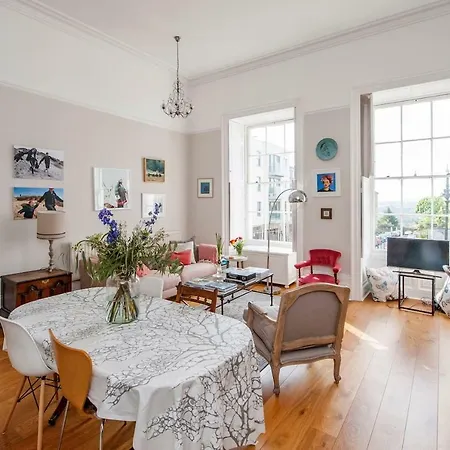 Beautiful Georgian In Clifton Village * بريستول